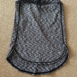 Lululemon neck gaiter O/S. Black & white pattern, breathable feature, adjustable